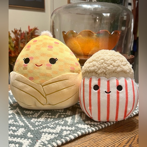 Squishmallows Holiday Popcorn Pillow - Red and White - Picture 12 of 14